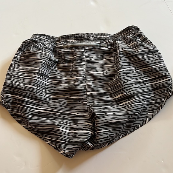 Nike Grey and Black Athletic Shorts Size Small - Picture 2 of 5